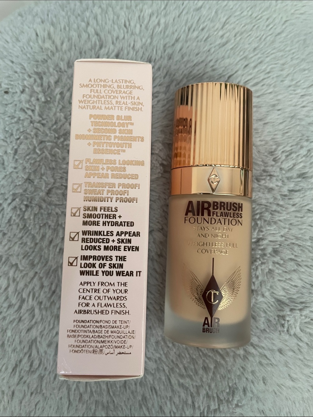 Charlotte Tilbury Airbrush Flawless Foundation – Beige/Gold Packaging - Picture 4 of 13